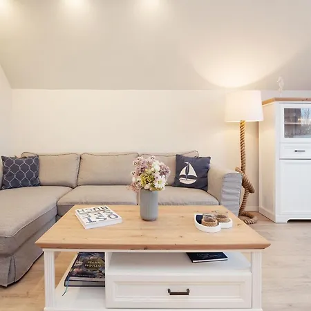 Hamptons Meets Apartment