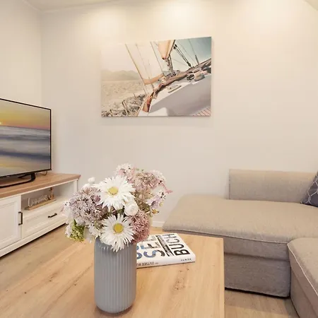 Hamptons Meets Apartment