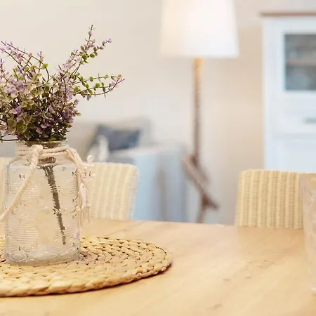 Hamptons Meets Apartment