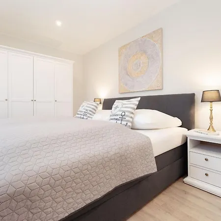 Hamptons Meets Apartment